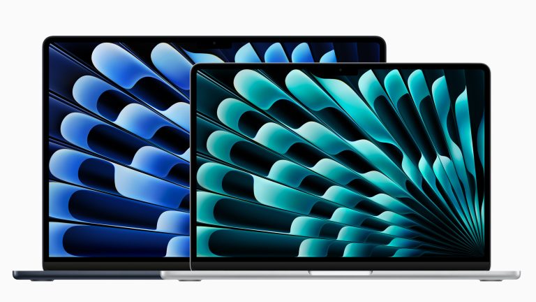 Produktfoto des MacBook Air in den verfügbaren Größen 13 und 15 Zoll. Produktfoto des MacBook Air in den verfügbaren Größen 13 und 15 Zoll.