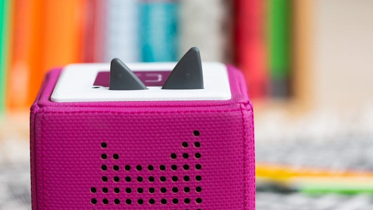 Detailansicht der Lautst&auml;rkeregler an einer Tonie Box.