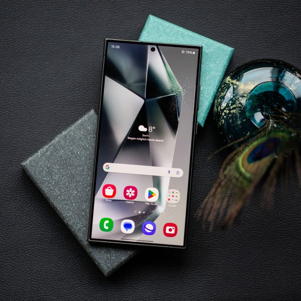 Blick auf ein Galaxy S24 Ultra, auf dem One UI 6 l&auml;uft.