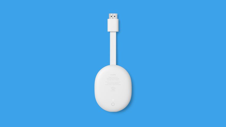 Ein Bild vom Google Chromecast vor einfarbigem Hintergrund.