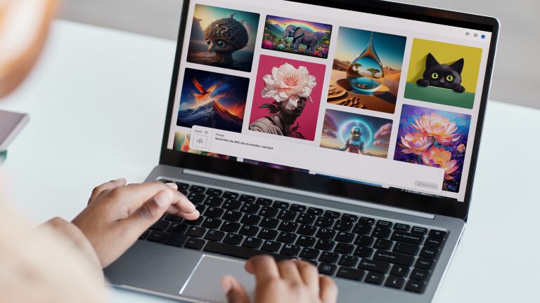 Auf einem Laptop ist ein Tool zum Generieren von KI-Bildern zu sehen.