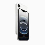 Produktbild eines iPhone 16e in Wei&szlig; vor wei&szlig;em Grund.