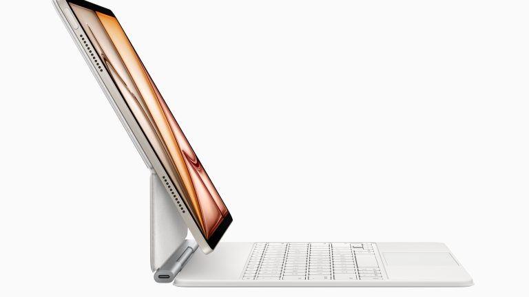 Ein iPad Air M3 auf einem Magic Keyboard der neuen Generation.