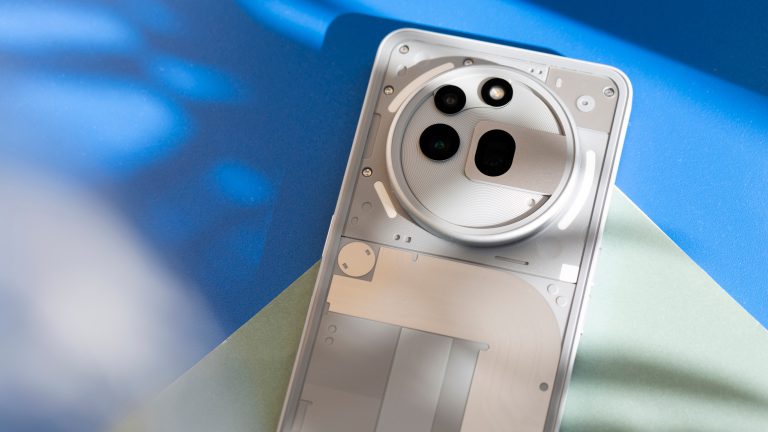 Blick auf die Kamera eines Nothing Phone 3(a) Pro.