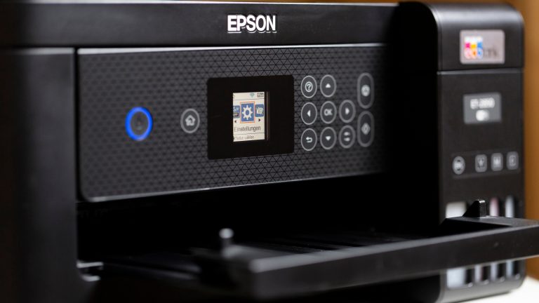Nahaufnahme der kompletten Front des Epson EcoTank ET-2850.