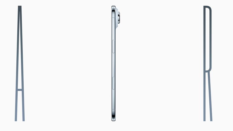 Werbefoto von einem iPhone Air, bei dem das Smartphone als &bdquo;I&ldquo; im Schriftzug AIR dient.