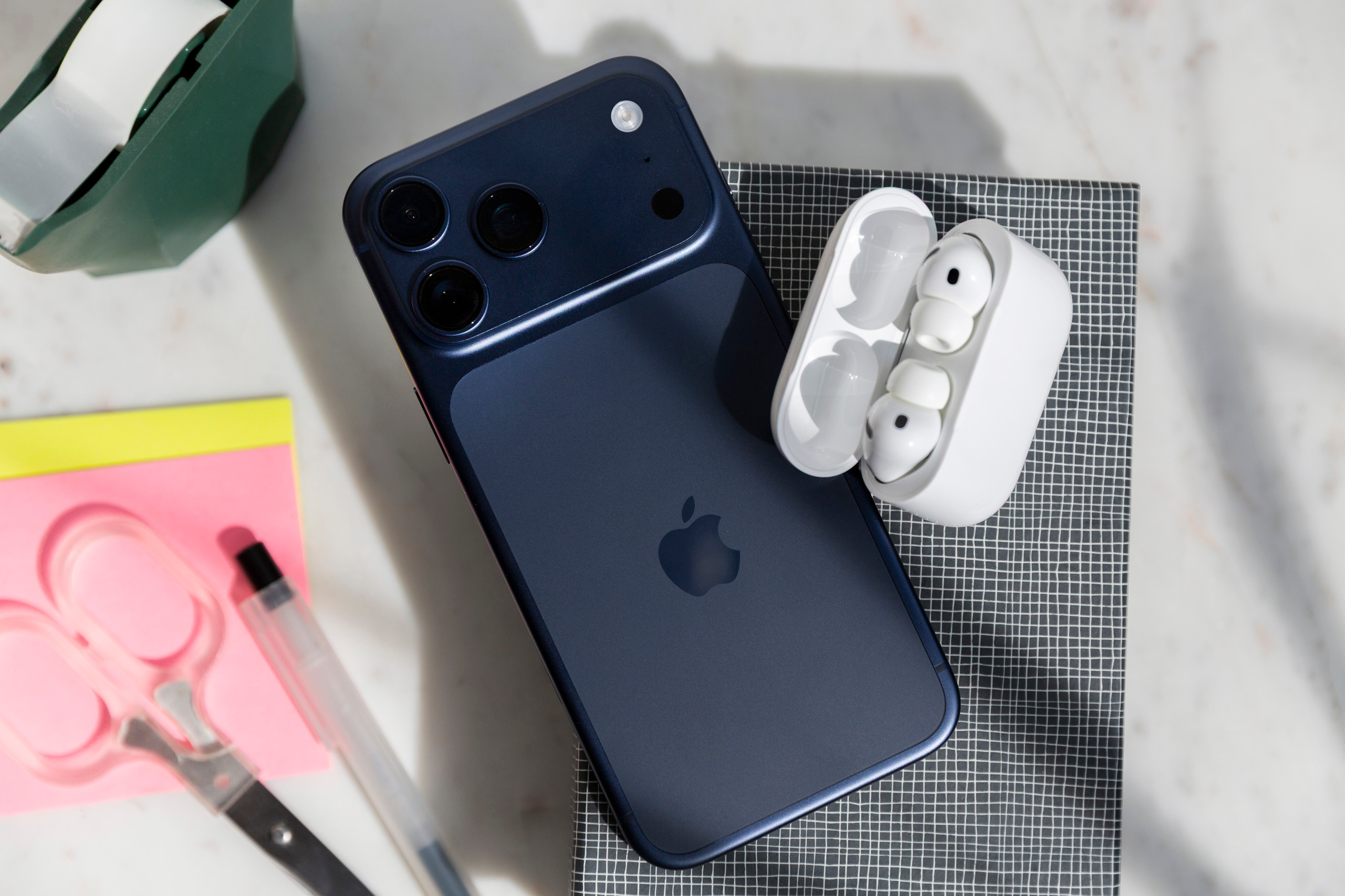iPhone-17-Pro-Max-und-AirPods-Pro-3-im-Test