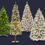 Künstliche Weihnachtsbäume mit Beleuchtung freistehend vor schwarzem Hintergrund