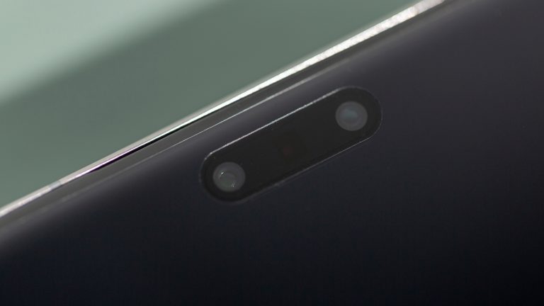 Detailansicht der Frontkamera bei einem Honor Magic 8 Pro.