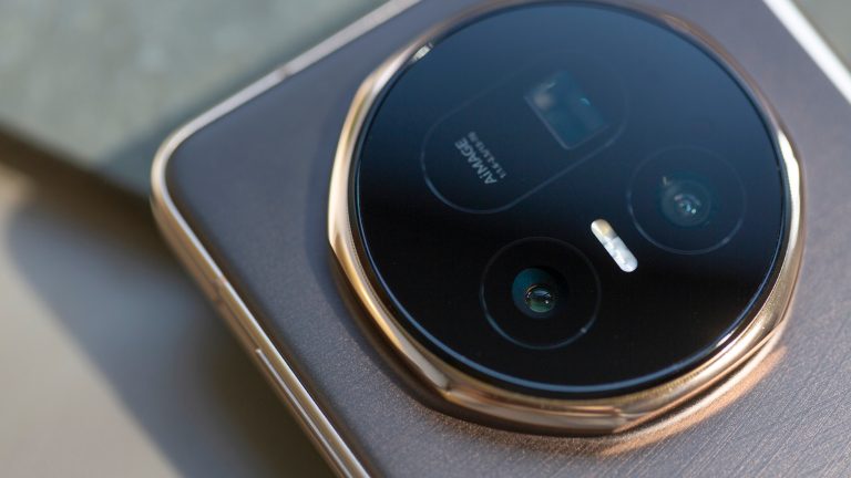Detailansicht des Kamerasystems bei einem Honor Magic V5.