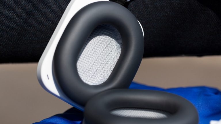 Die Ohrpolster der Nothing Headphone (a).