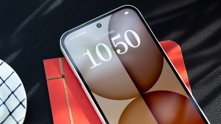 Nothing Phone 4(a), Das neue Budget-Handy ausprobiert Blick auf den oberen Teil des Displays bei einem Nothing Phone 4(a).