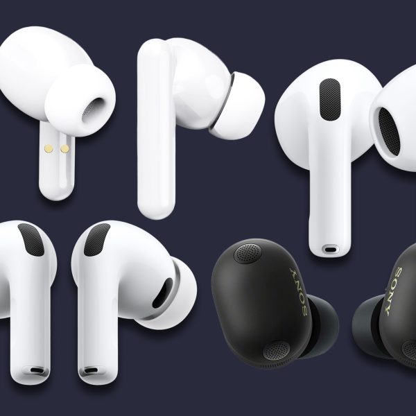 Vier Modelle von In-Ear-Kopfh&ouml;rern freigestellt auf schwarzem Hintergrund.