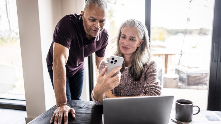 Multibanking‑Apps geben mehreren Personen einen gemeinsamen &Uuml;berblick &uuml;ber Konten und Ausgaben.