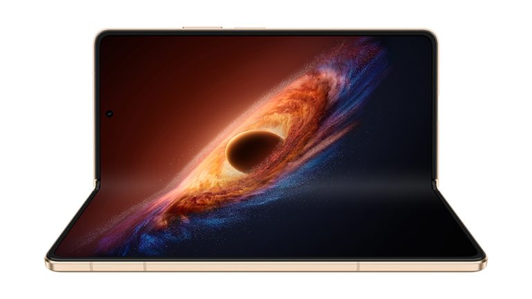 Honor Magic V6, Das neue Foldable will neue Maßstäbe setzen Blick auf ein Honor Magic V6 im zur Hälfte aufgeklappten Zustand, auf einer Oberfläche liegend.
