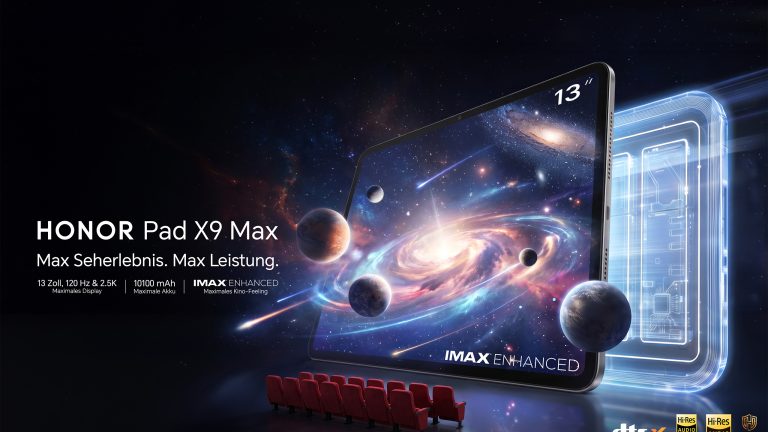 Honor Pad 20 (Pro) und Pad X9 Max vorgestellt, Das sind die neuen Tablets Bild von einem Honor Pad X9 Max, das sehr groß dargestellt ist mit einer Galaxie, die aus dem Bildschirm tritt. Davor stehen Kinobänke.