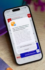 App-Berechtigungen bei iPhone und Android, Das solltest du wissen Auf einem iPhone ist die OTTO-App zu sehen, die nach der Erlaubnis für App-Tracking fragt.