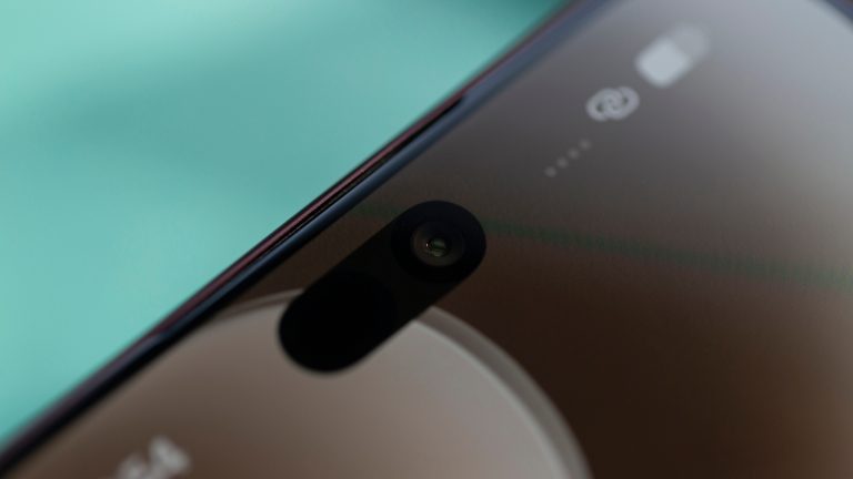 Detailansicht der Dynamic Island bei einem iPhone 18 Pro Max.